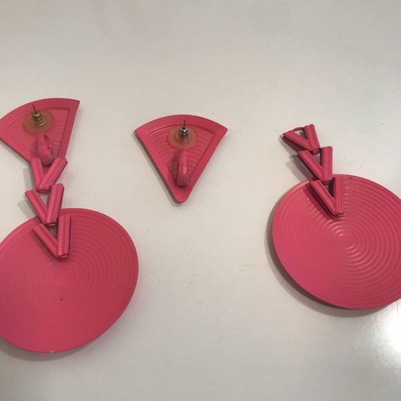 Vintage Earrings, 1960s - 1980s, Hot Pink Metal - Picture 6 of 9